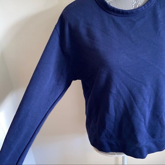 Nike Dri-Fit Versa Long Sleeve Open Back crewneck - Picture 4 of 12